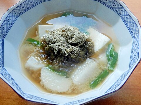 とろろ昆布も合う❤里芋と豆腐の癒し系な味噌汁♪